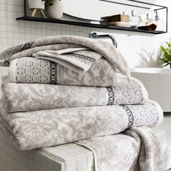 Le Jacquard Français Charme bath towel - 3 colors