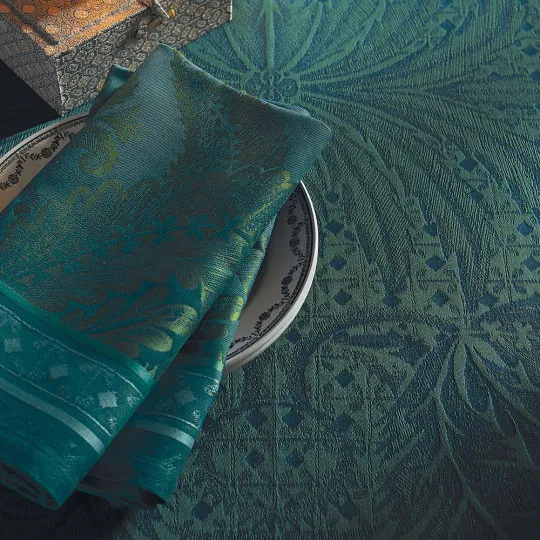 Garnier Thiebaut Isaphire emerald table runner