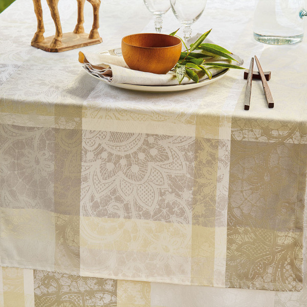 Garnier Thiebaut Natural Mille Dentelles Table Runner