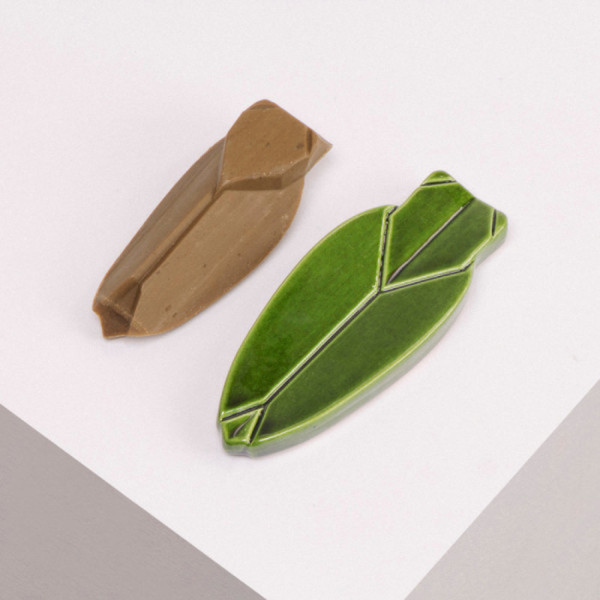 Monochromic ceramic cicada soap dish - 2 colors