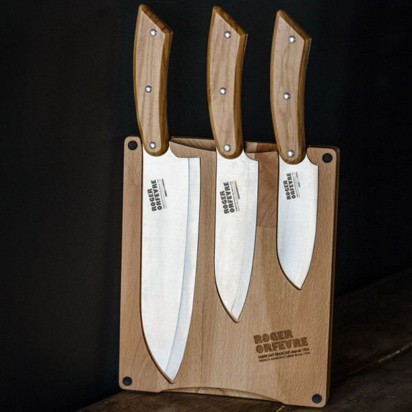 Roger Orfèvre Cutting board and 3 Santoku knives
