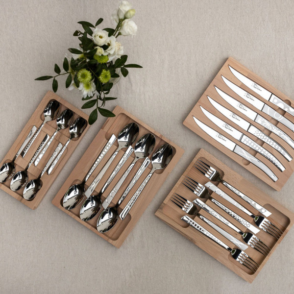 Roger Orfèvre Box of 6 Thiers knives "Décors maison"