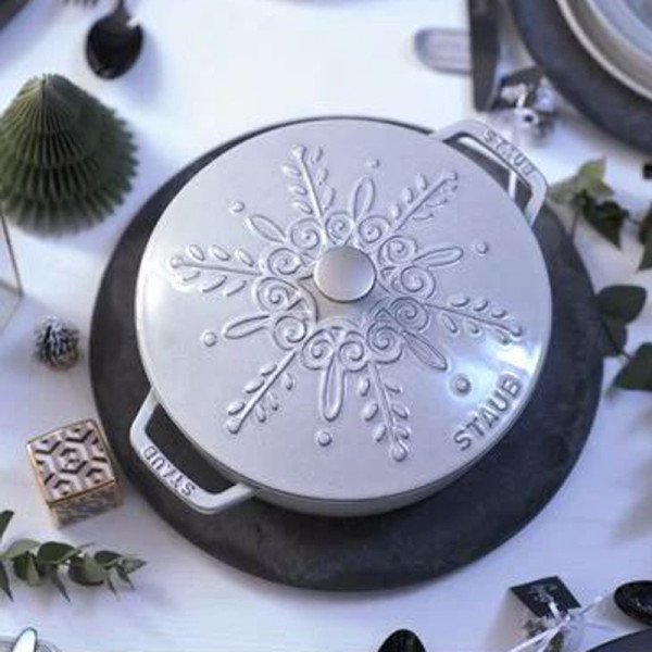 STAUB La Cocotte 24cm カラー：ホワイトトリュフ　新品未使用 Staub cast iron cocotte 24cm white truffle snowflake