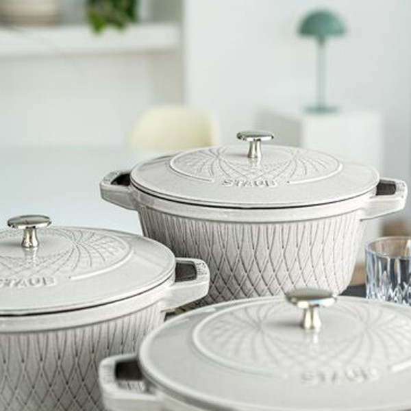 Staub patterned cocotte casserole dish - 2 colors 2 sizes
