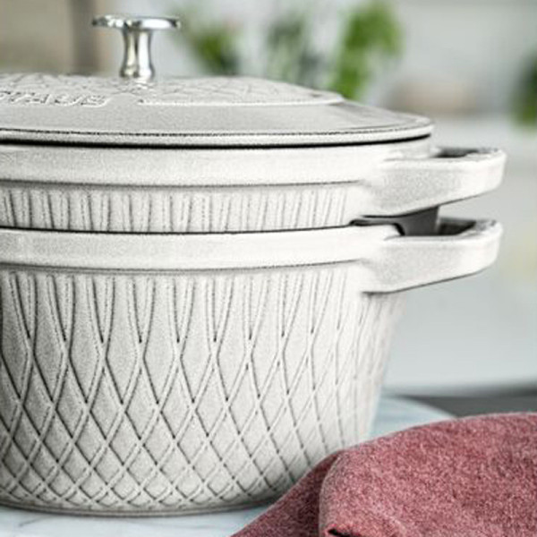 Staub patterned cocotte casserole dish - 2 colors 2 sizes