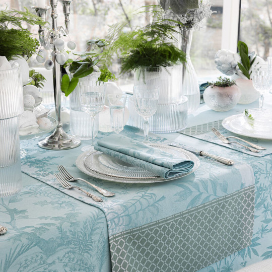 Le Jacquard Francais Jardin d'Eden table runner - 3 colors