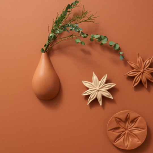 Monochromic Earth drop vase wall decoration - 4 colors