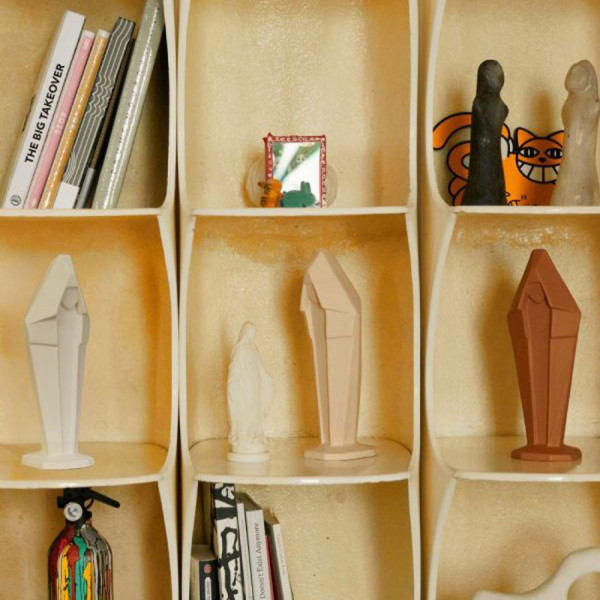 Monochromic Madone Divine statuette - 2 colors