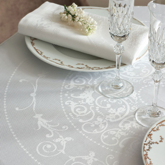 Garnier Thiebaut 4 white Comtesse napkins