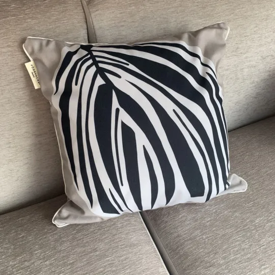 Pôdevache Batayo outdoor square cushion 45x45cm