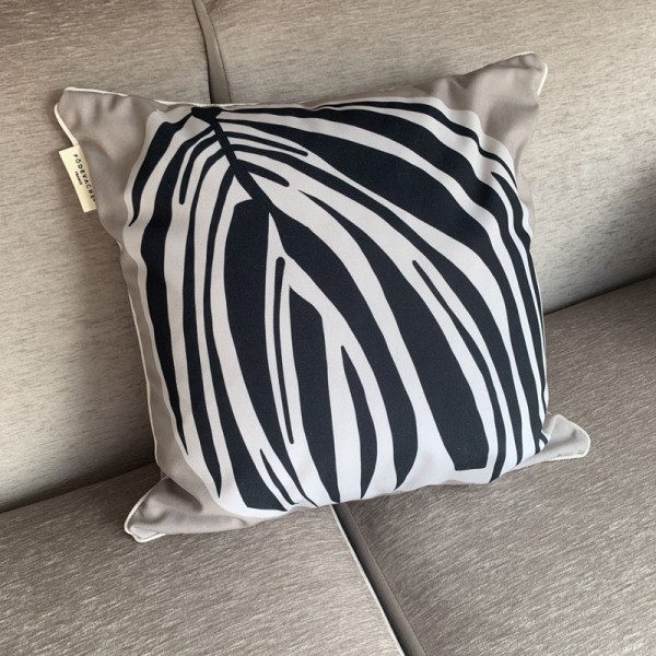 Pôdevache Batayo outdoor square cushion 45x45cm