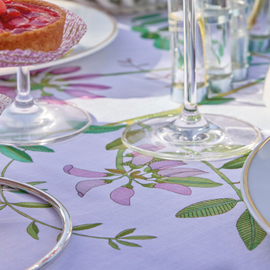 LE JACQUARD FRANCAIS Sweet Pea Table Runner Cotton and Linen