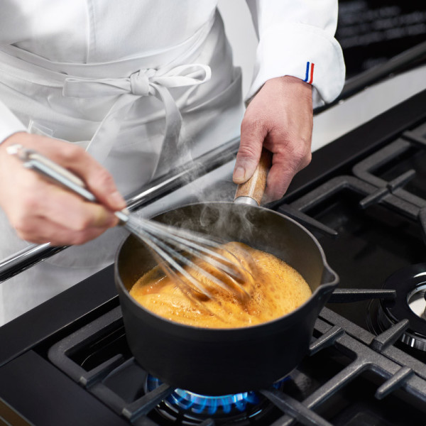 CHASSEUR Cast Iron Saucepan with Lid - 2 Sizes, 2 Colors