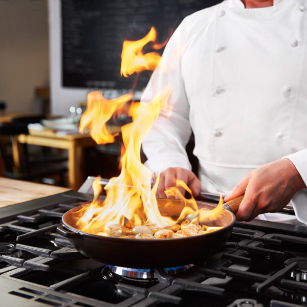 CHASSEUR Round Cast Iron Frying Pan 28cm with Wooden Handle - 2 Colors