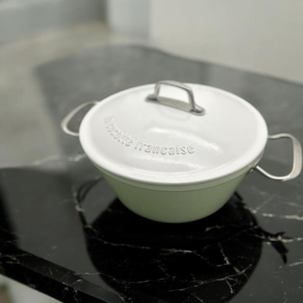 LA COCOTTE FRANCAISE Cast Iron Cocotte 26cm Snow White from the Pyrenees