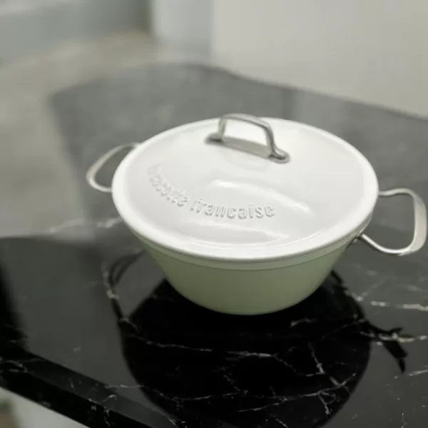 LA COCOTTE FRANCAISE Cast Iron Cocotte 26cm Snow White from the Pyrenees