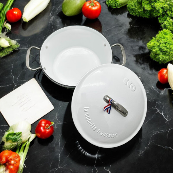 LA COCOTTE FRANCAISE Cast Iron Cocotte 26cm Snow White from the Pyrenees