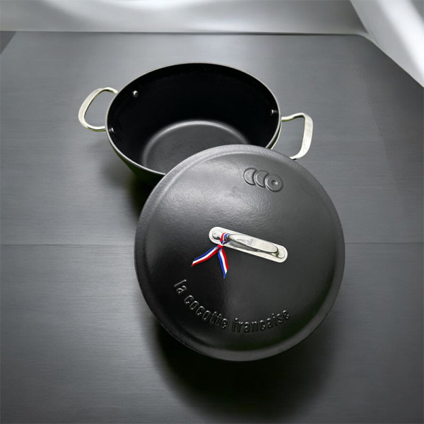 LA COCOTTE FRANCAISE Cast Iron Cocotte 26cm Intense Black Parisian Café
