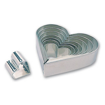 MATFER Box of 8 Heart-Shaped Cutters, 4 to 14 cm, Tinplate
